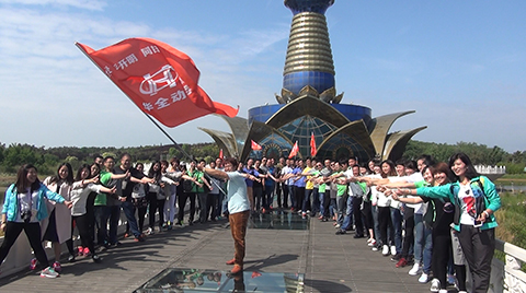 縱情大乳山，寸草生春暉