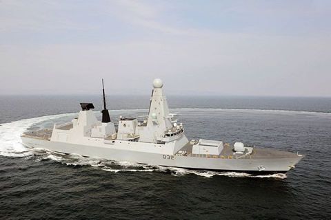 豪華戰(zhàn)艦“熱暈” 柴電機組“救場”