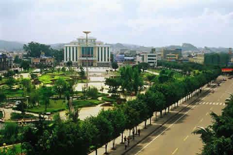 不畏山高路遠(yuǎn)！華全發(fā)電機(jī)組挺近象城盈江