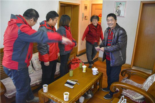 華全集團黨支部：走訪慰問生病職工，真誠傳遞組織溫暖