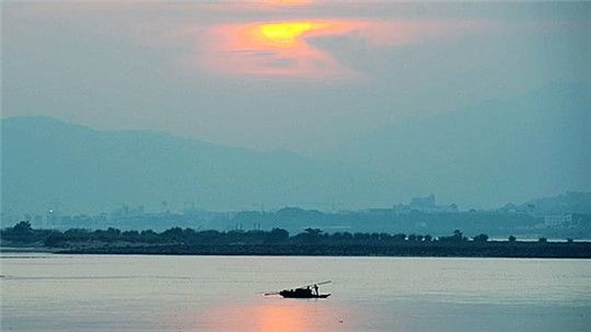 訴衷腸o當年只身赴商海，華全詩詞