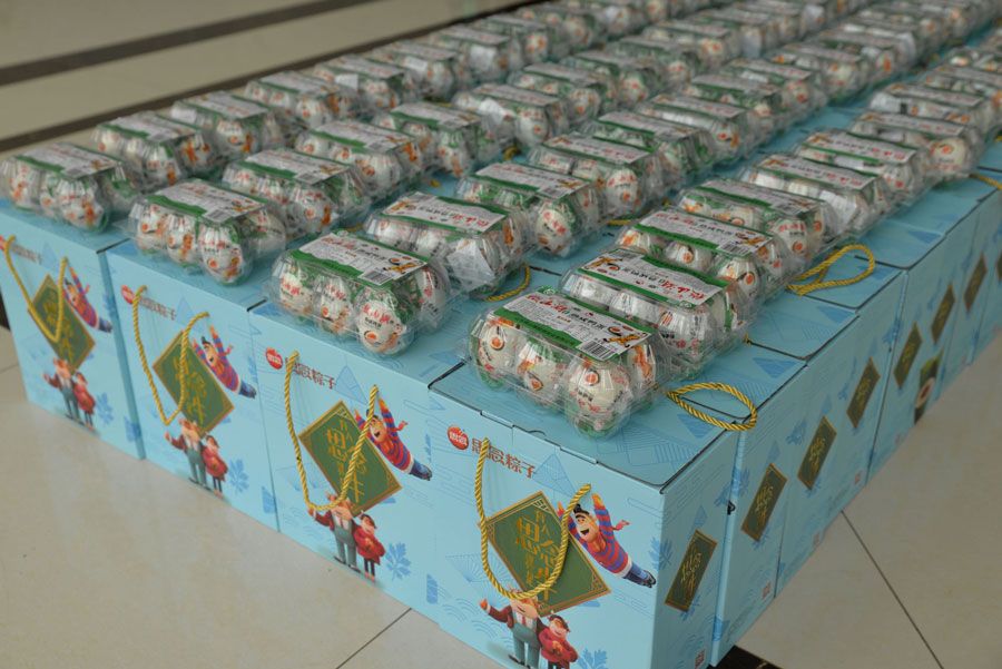 華全集團為員工準備生態(tài)咸鴨蛋、粽子等端午節(jié)福利