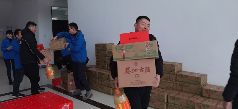 華全集團為員工發(fā)放春節(jié)福利