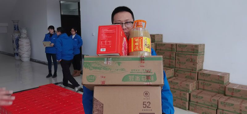 華全集團為員工發(fā)放春節(jié)福利